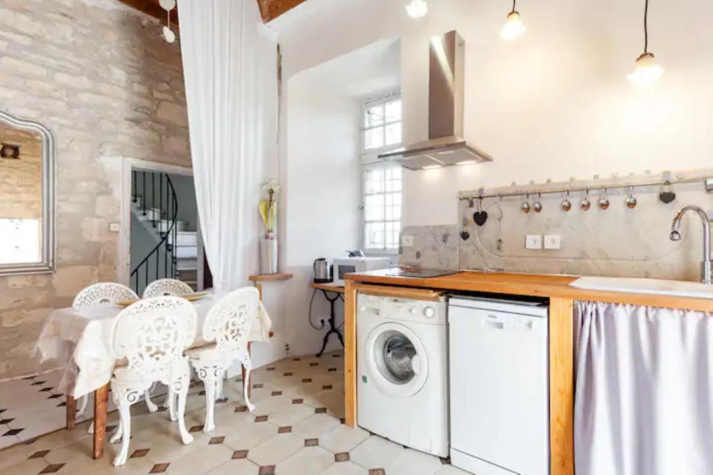 Appartement Spacieux Avec Deux Chambres Au Chateau 발랑스 외부 사진
