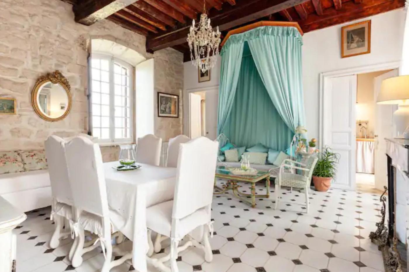 Appartement Spacieux Avec Deux Chambres Au Chateau 발랑스 외부 사진