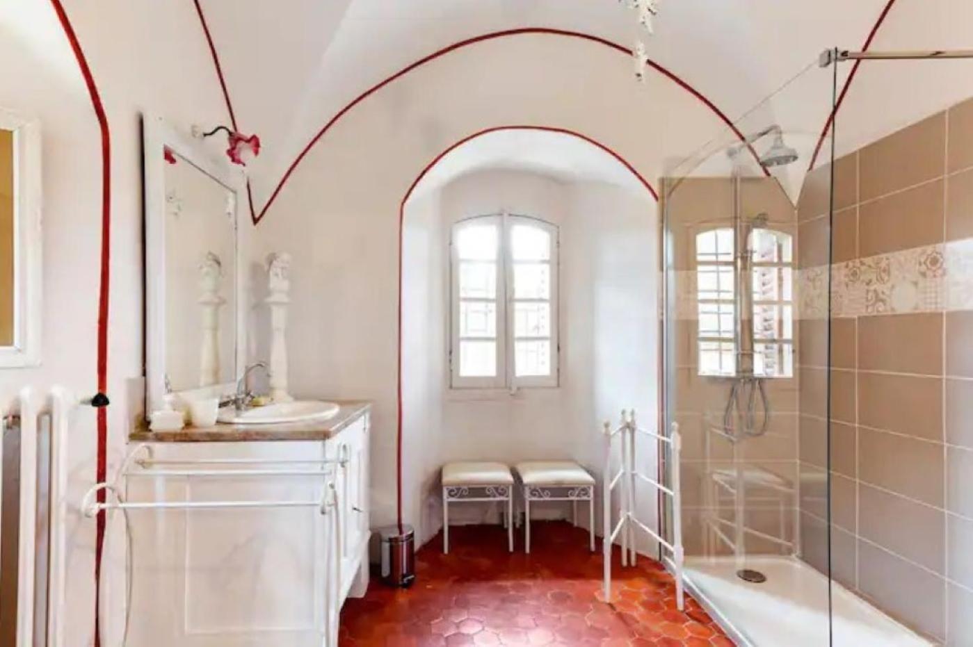 Appartement Spacieux Avec Deux Chambres Au Chateau 발랑스 외부 사진