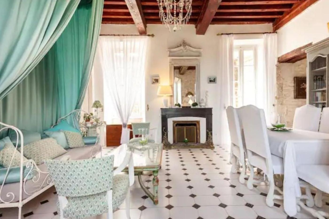 Appartement Spacieux Avec Deux Chambres Au Chateau 발랑스 외부 사진