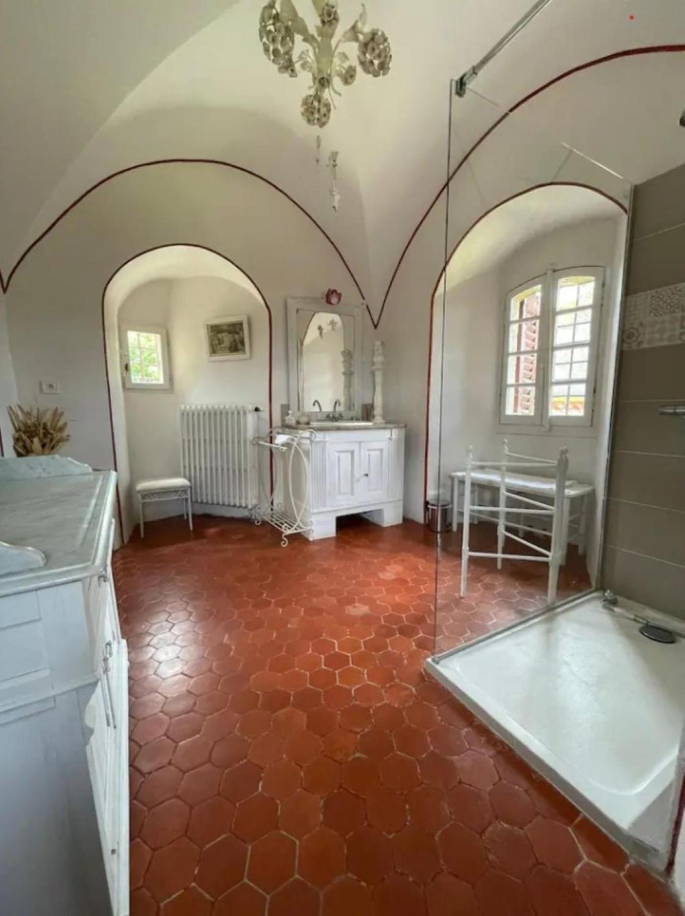 Appartement Spacieux Avec Deux Chambres Au Chateau 발랑스 외부 사진